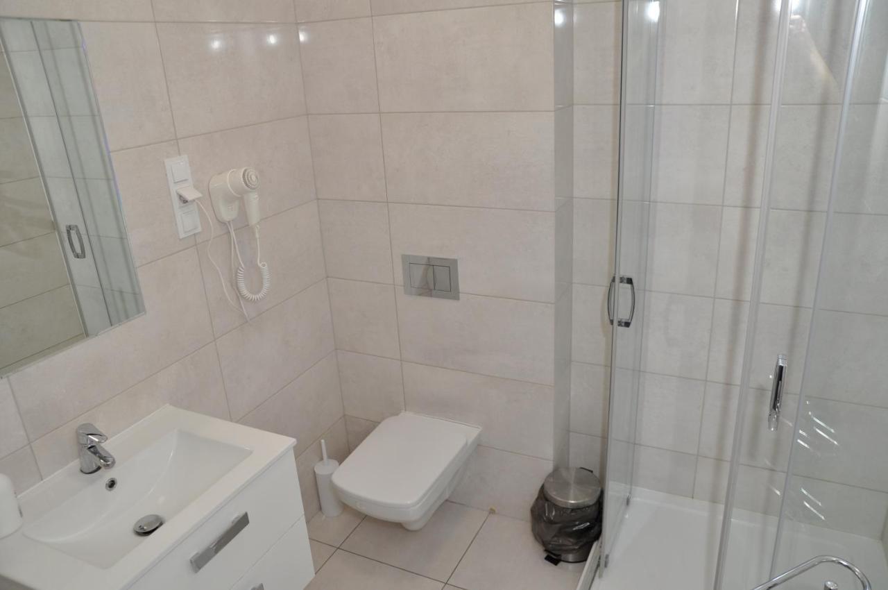 Pokoje, Apartamenty, Restauracja Marcus Oborniki Dış mekan fotoğraf