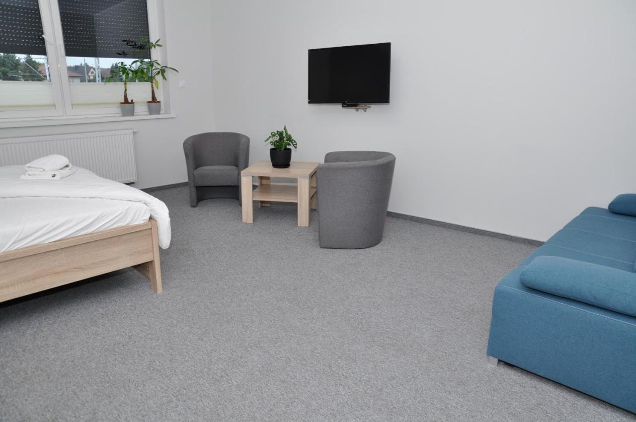 Pokoje, Apartamenty, Restauracja Marcus Oborniki Dış mekan fotoğraf