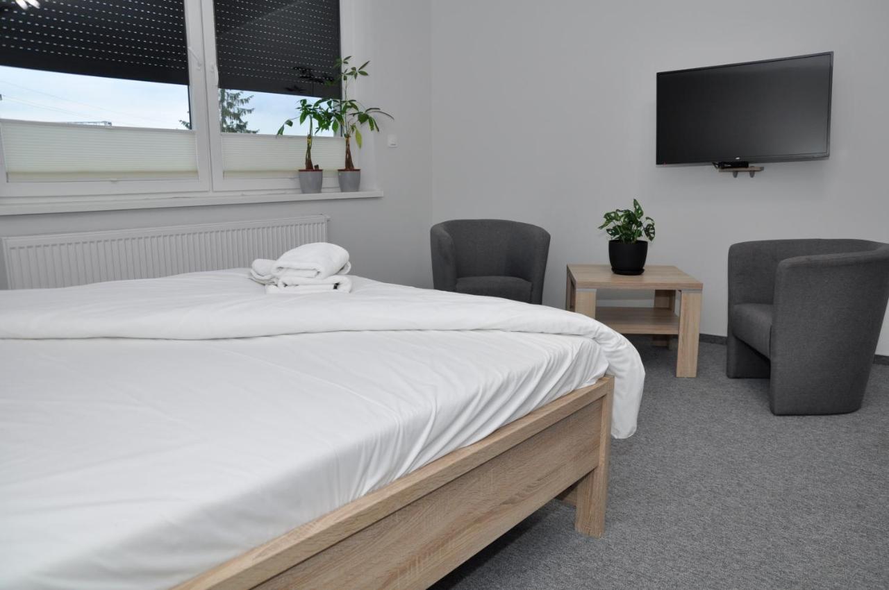 Pokoje, Apartamenty, Restauracja Marcus Oborniki Dış mekan fotoğraf
