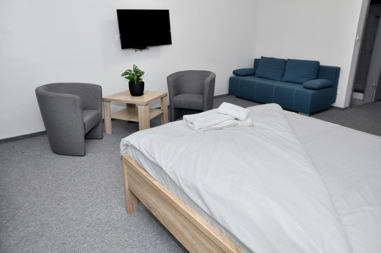 Pokoje, Apartamenty, Restauracja Marcus Oborniki Dış mekan fotoğraf
